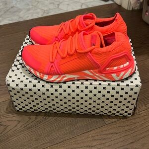 BNIB Adidas Stella McCartney ultra boost 20 graphic size 9